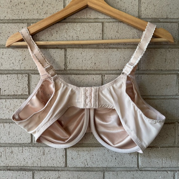 Wacoal Sand Slimline Seamless Minimizer Bra | Embroidered 40D | Nude | 85154 - Picture 7 of 9